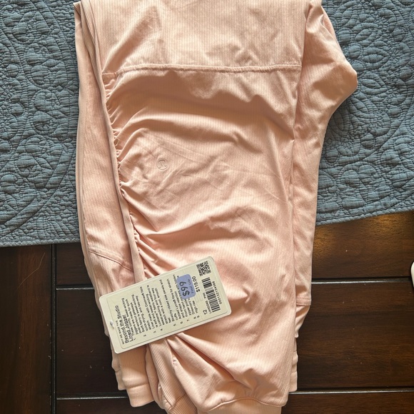 Beyond the Studio Lined Jogger - Picture 7 of 11